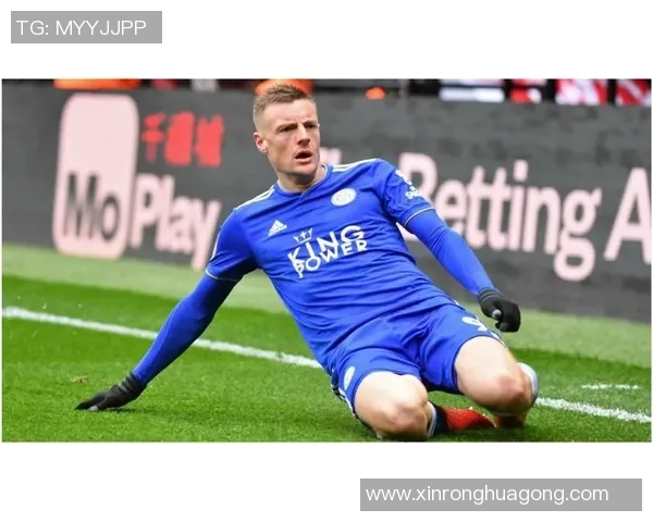 足球前锋中的传奇人物与现代战术的完美结合探讨